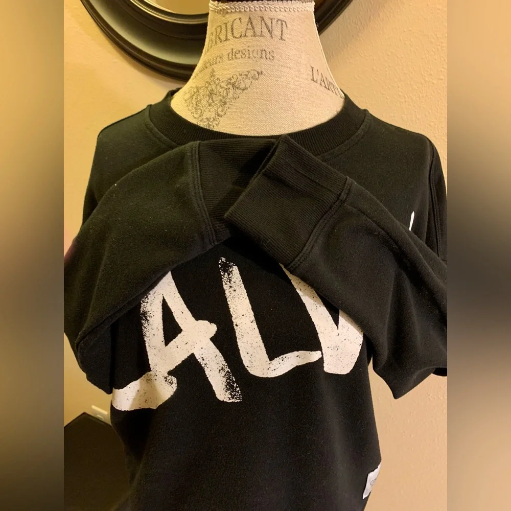 CUTE CALVIN KLEIN SWEATSHIRT ❤️CHANGE IT UP WITH A WHITE SHIRT UNDERNEATH. - Picture 3 of 14